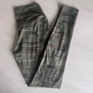 Alphalete Surface Power Legging | Olive Canvas Camo